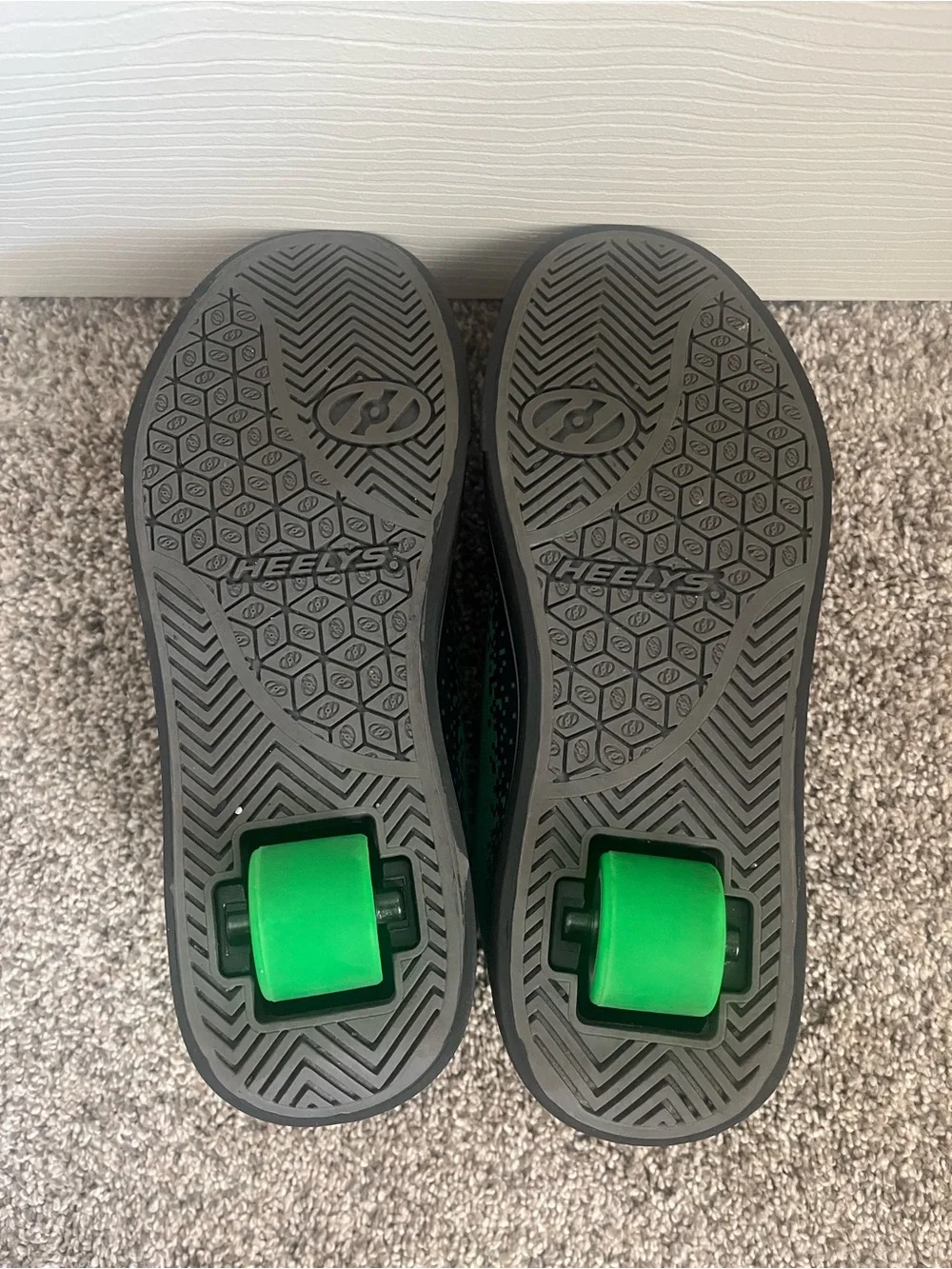 Heelys YOUTH Green and Black Mind Craft Skate Sneakers